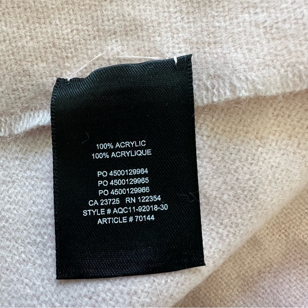 Aritzia Main Character Lauren Soft Pink Scarf - Picture 7 of 9